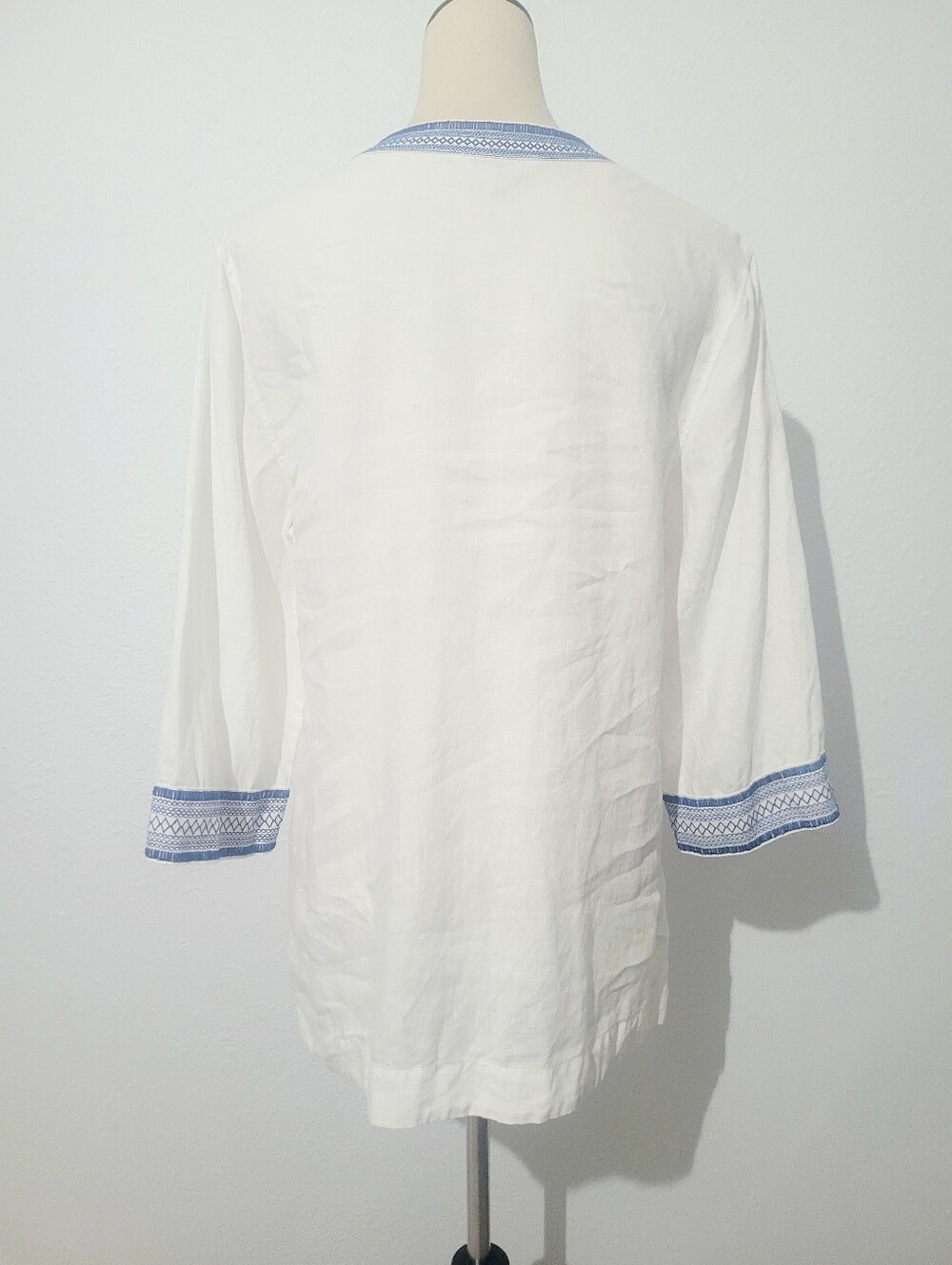 Tommy Bahama 100% Linen Tunic Top Medium White Blue Embroidered Beach Boho - Picture 5 of 12
